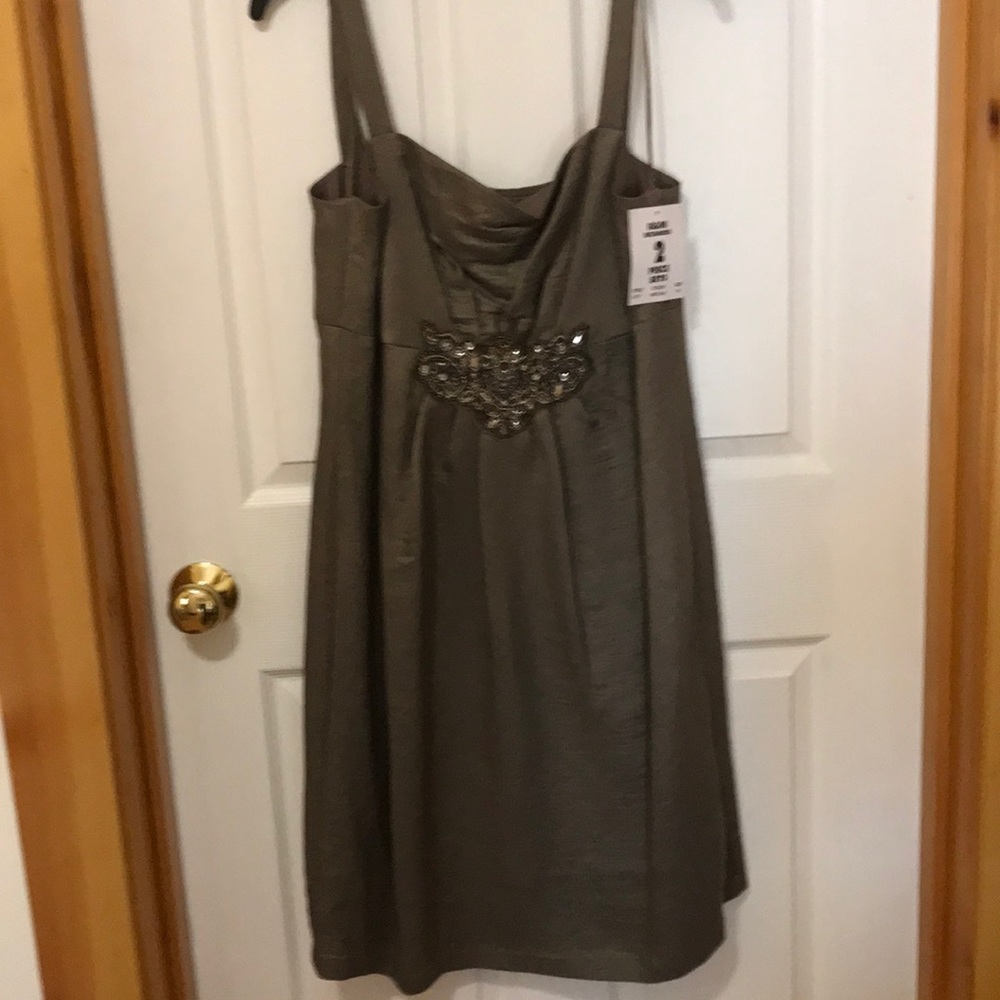 Ladies dress - Picture 3 of 4